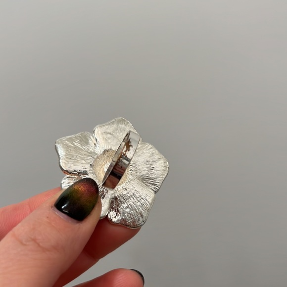 Flower Petals Ring - Picture 4 of 5